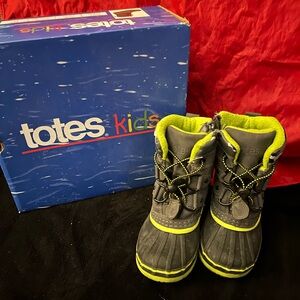 Totes Kids Gray and Lime Green Winter Boots